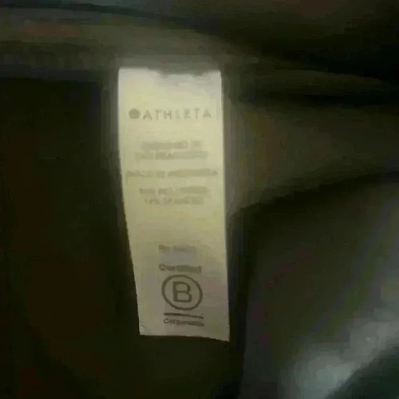 Athleta pant 4P NWOT Never worn. Greenish color. water resistant. - Picture 5 of 10